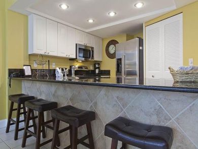 2 Bedroom Beach Condo with Wood Floors New Furnishings